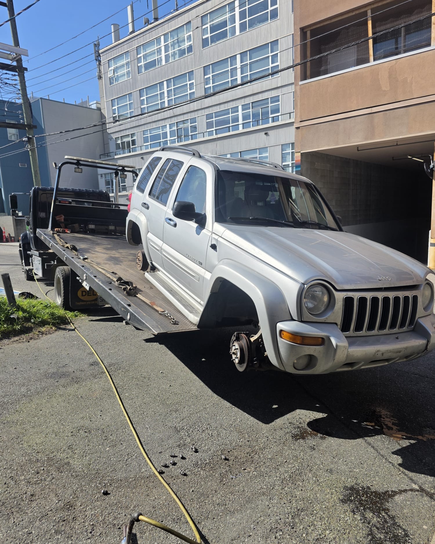 Damaged vehicle removal and towing in Surrey BC